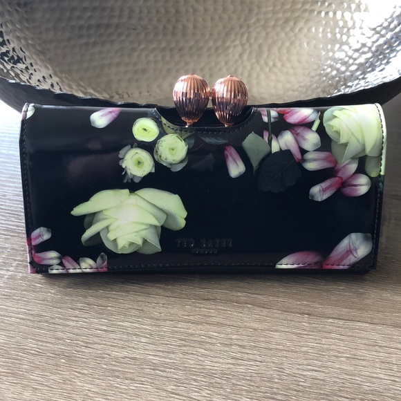 Ted Baker Handbags - Ted Baker Wallet. Ted Baker Handbags - Ted Baker Wallet.